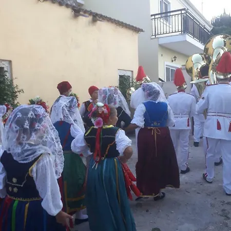 Lotza House * Kynopiástai