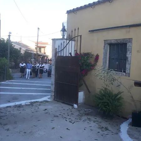 Lotza House Kynopiástai