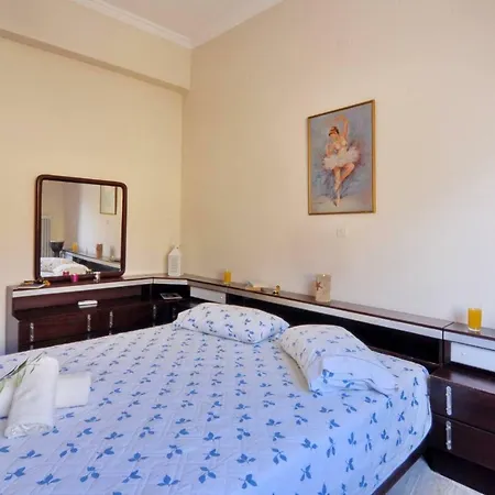 Lotza House Κυνοπιάστες